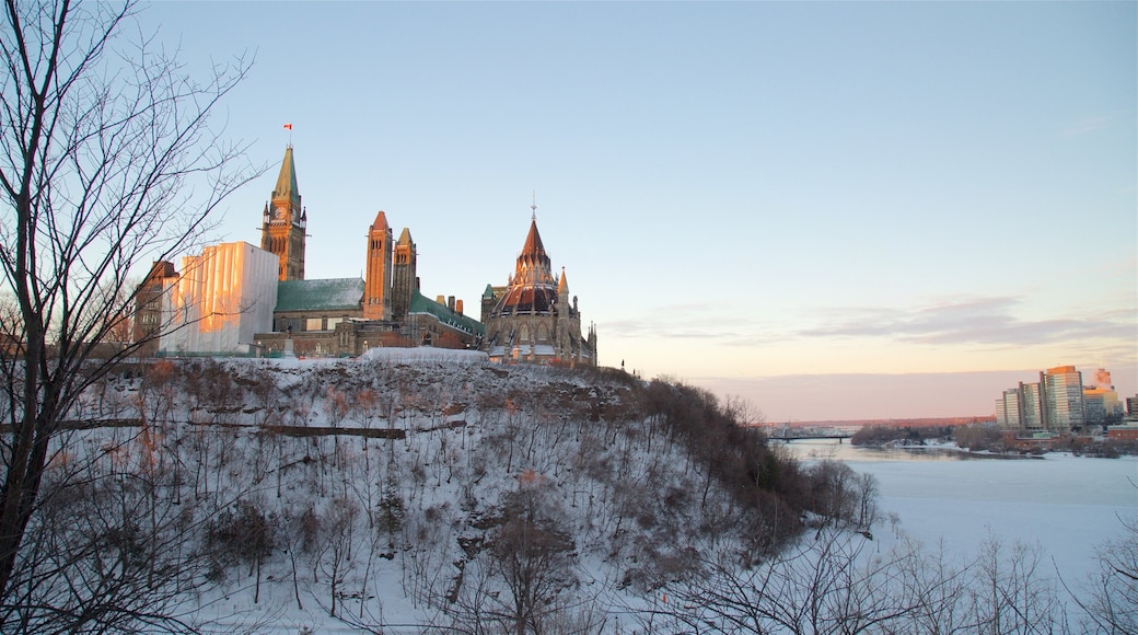 Parliament Hill showing chateau or palace and snow