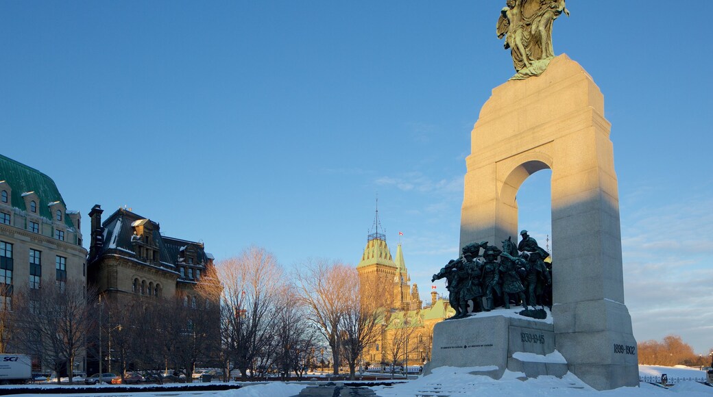 Confederation Square showing a monument and a city