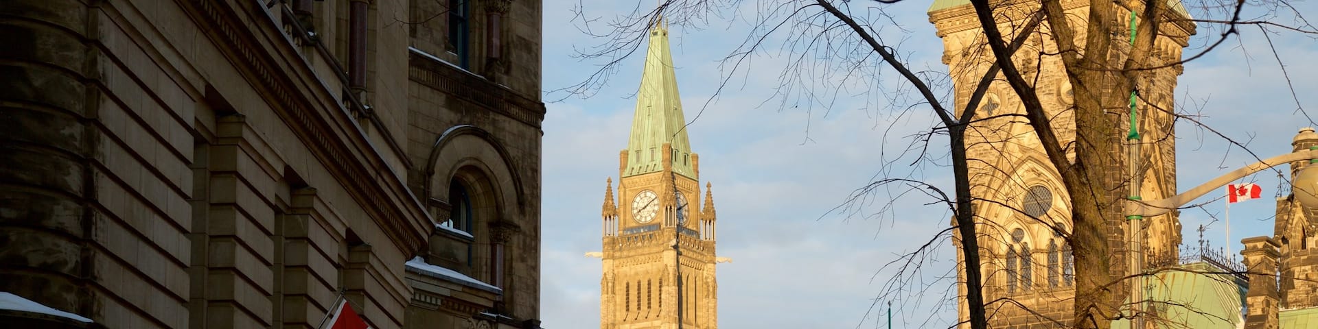 Confederation Square showing heritage architecture and a city