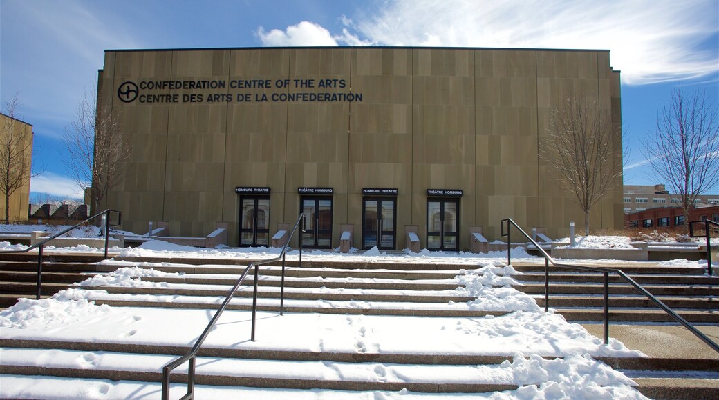 Confederation Centre of the Arts ofreciendo nieve