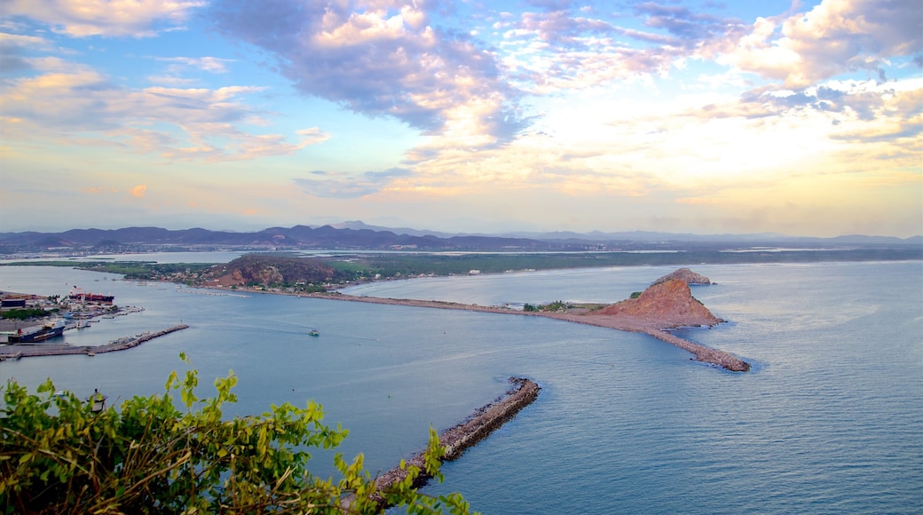 México mostrando una bahía o un puerto