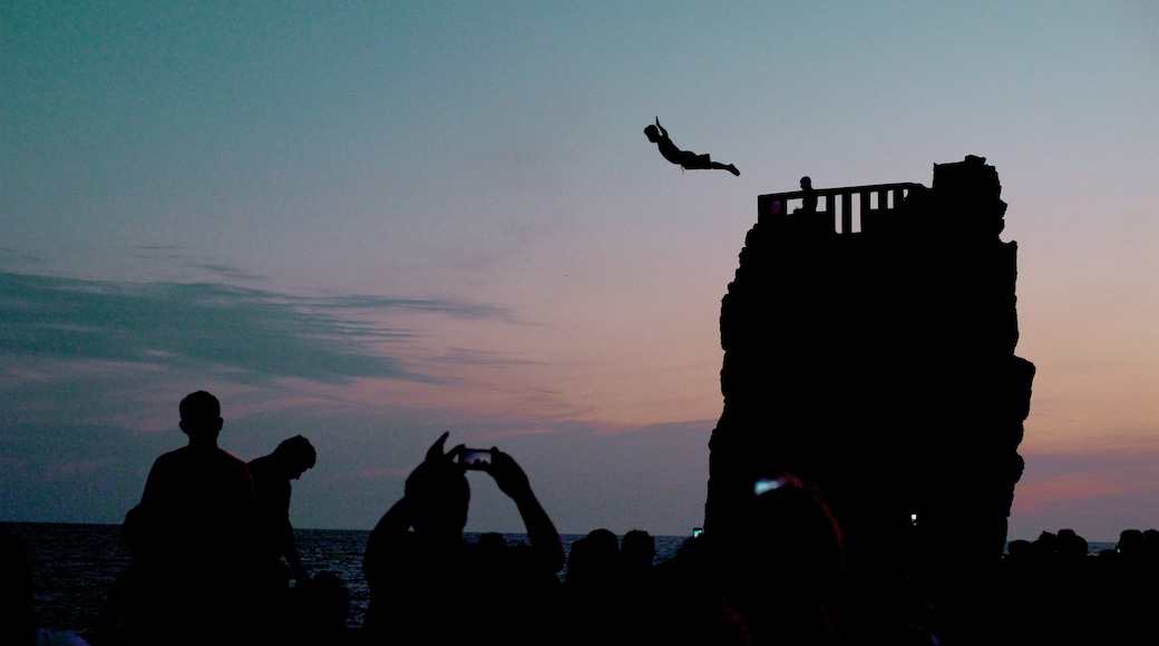 Mexico bevat nachtleven en een zonsondergang