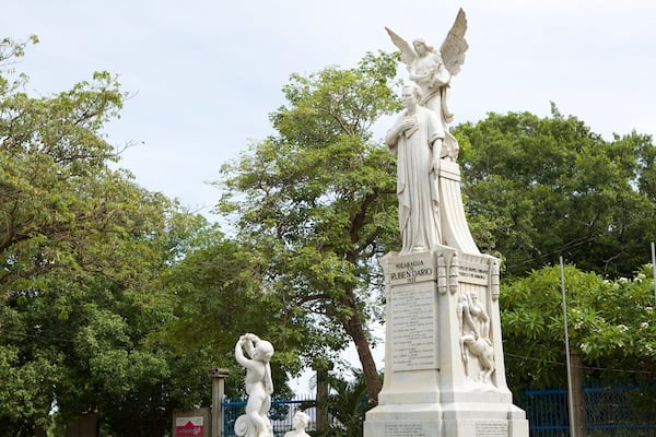Managua mettant en vedette statue ou sculpture