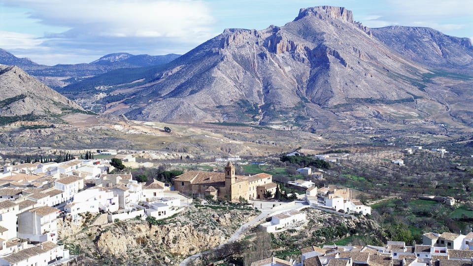 Almería mettant en vedette petite ville ou village, montagnes et scènes tranquilles
