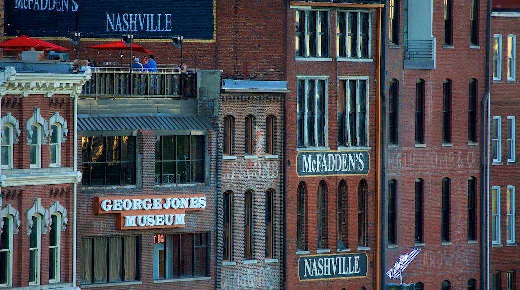 Cumberland Park featuring signage