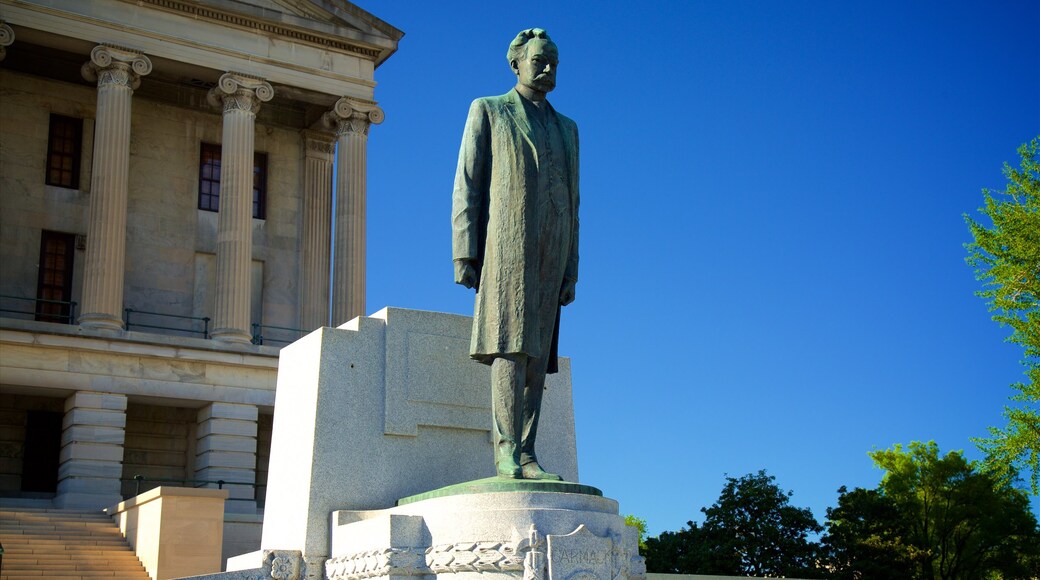 Tennessee State Capitol che include statua o scultura e oggetti d\'epoca