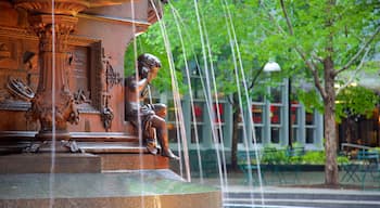 Fountain Square mit einem Springbrunnen