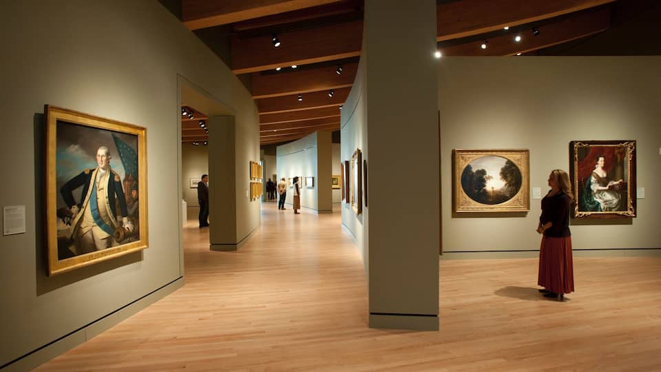 Crystal Bridges Museum of American Art, Bentonville, Arkansas, États-Unis d\'Amérique qui includes vues intérieures et art aussi bien que femme