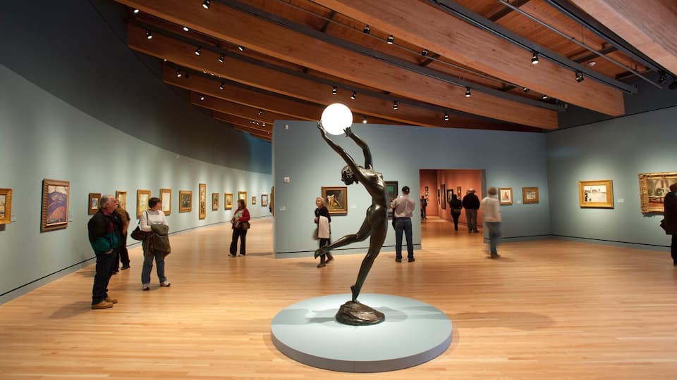 Crystal Bridges Museum of American Art, Bentonville, Arkansas, États-Unis d\'Amérique montrant art et vues intérieures