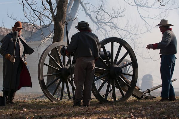 Fayetteville welches beinhaltet Militärisches, Nebel und Performance-Kunst