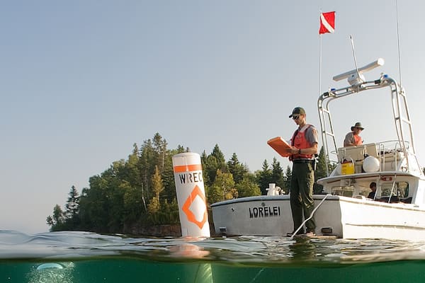 Parc national d\'Isle Royale qui includes coucher de soleil, navigation et vues littorales