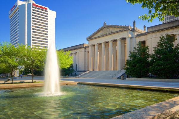 Nashville welches beinhaltet historische Architektur, Springbrunnen und Platz oder Plaza