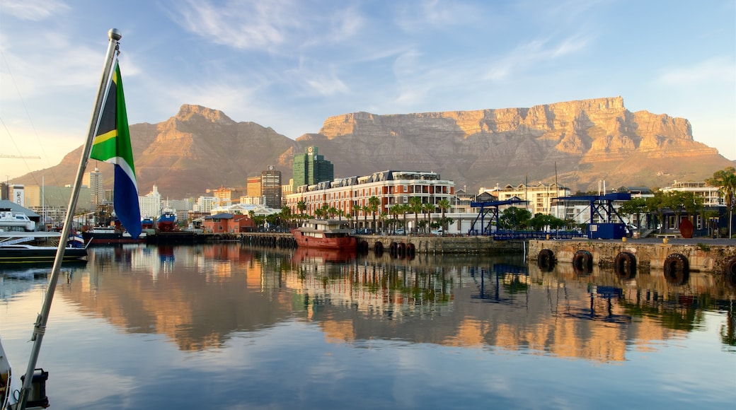 Victoria and Alfred Waterfront which includes a lake or waterhole