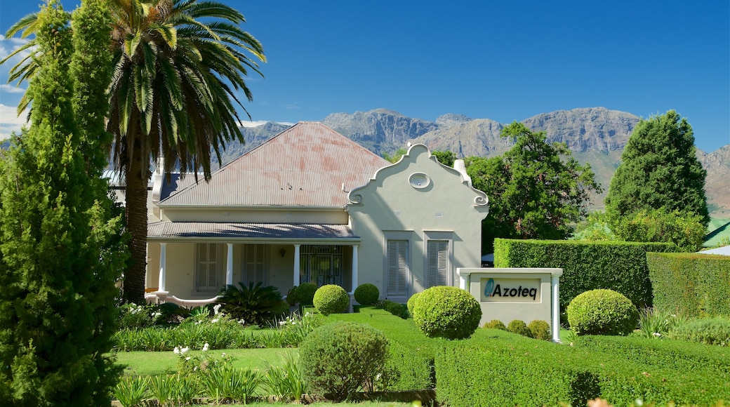 Paarl toont een huis en een tuin