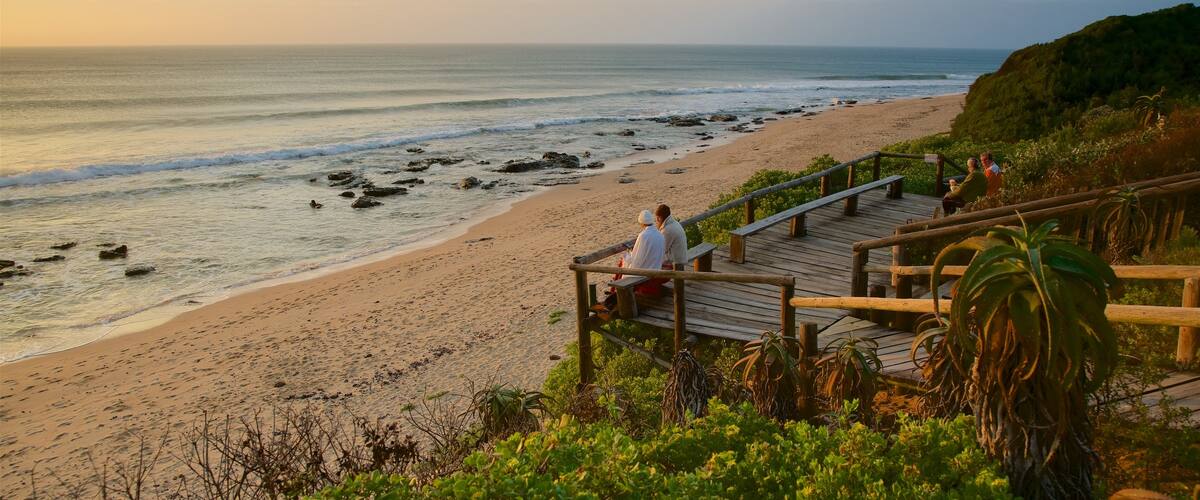 Jeffrey\'s Bay mettant en vedette plage de sable, surf et vues