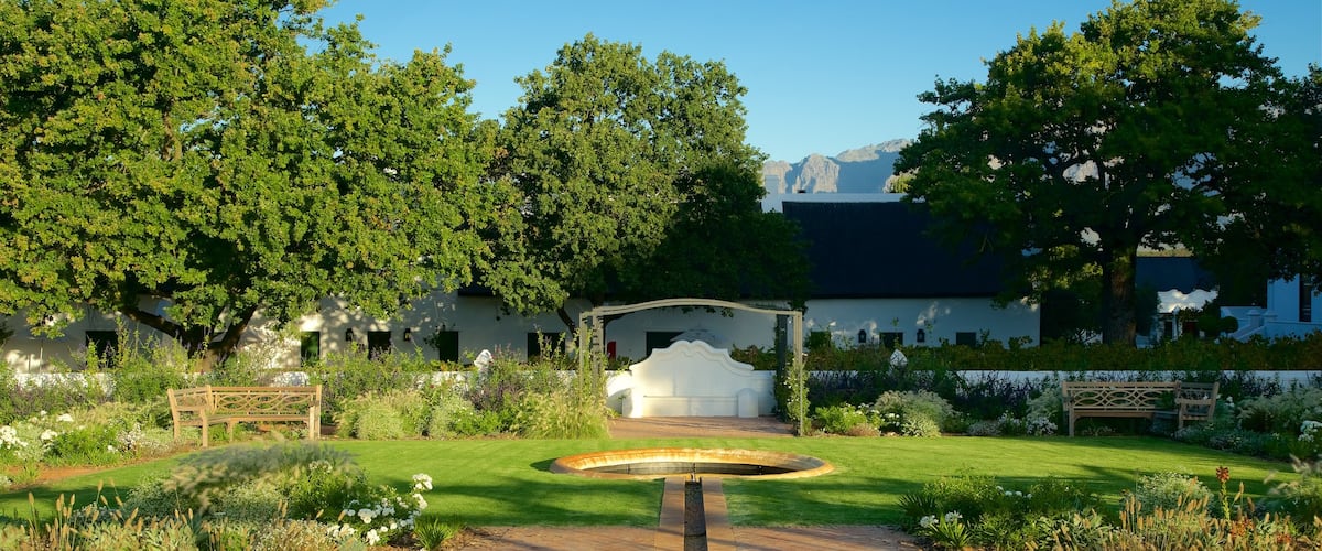 Cape Winelands which includes a park
