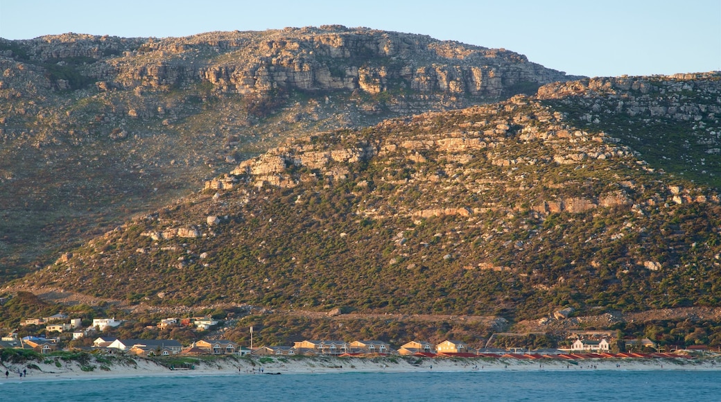 Fish Hoek mostrando vista della costa e paesaggi rilassanti