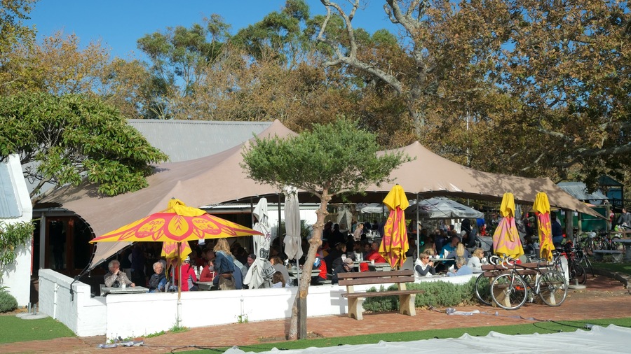 Noordhoek mettant en vedette scènes de café