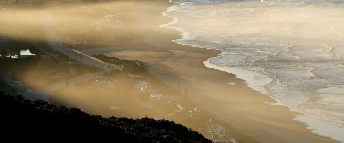 Wilderness mit einem allgemeine Küstenansicht, Sonnenuntergang und Nebel