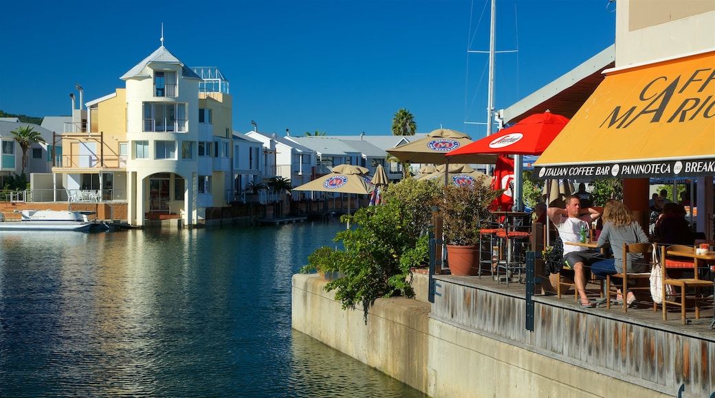 Knysna Quays mostrando um rio ou córrego