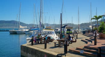 Knysna Quays toont een baai of haven