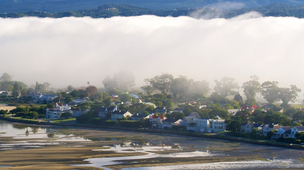 Knysna che include spiaggia sabbiosa, vista della costa e tramonto