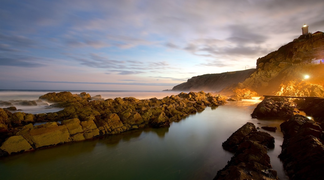 St. Blaize Lighthouse caratteristiche di tramonto e costa rocciosa