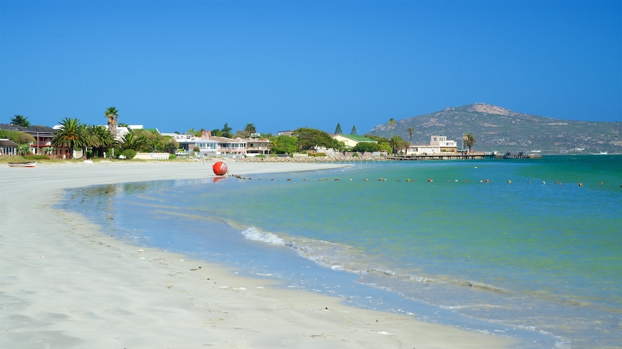 Langebaan que incluye vistas de una costa, una playa y situaciones tranquilas