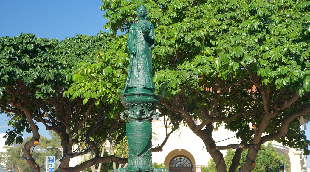 Sea Point che include statua o scultura