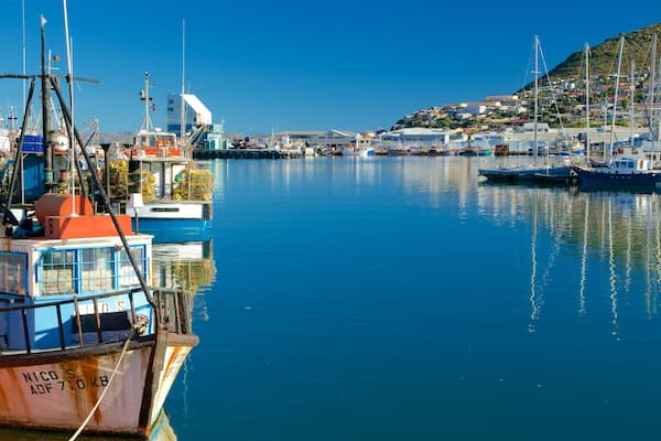 Hout Bay Beach mit einem Marina