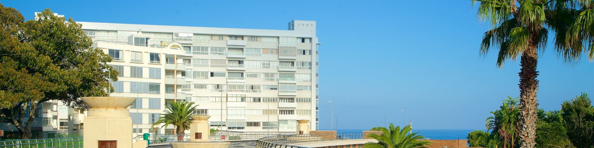 Sea Point Pavillion which includes a city, outdoor art and a bridge