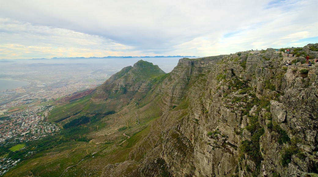 Rosebank showing mountains and landscape views