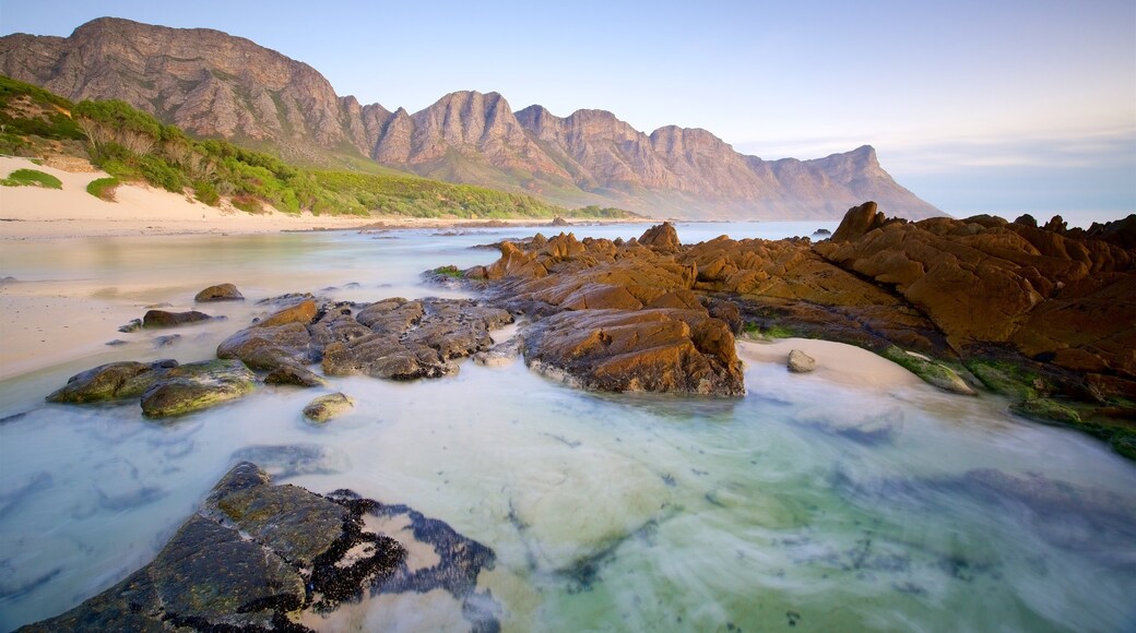 Playa de la bahía de Kogel ofreciendo una playa de arena