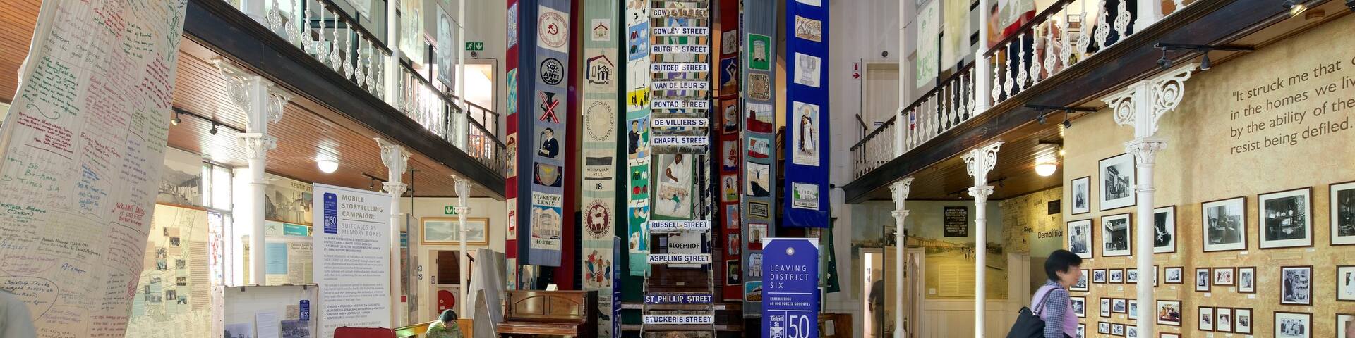 District Six Museum welches beinhaltet Innenansichten