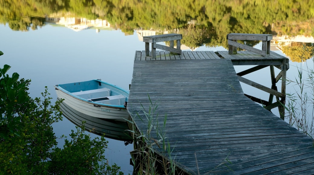 Wilderness National Park showing a lake or waterhole and boating