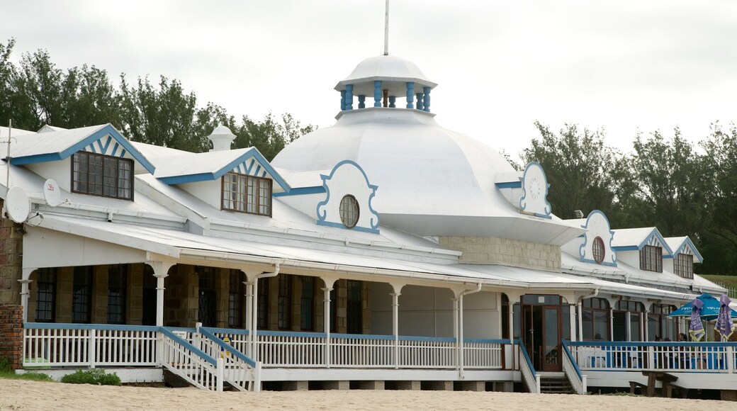 Santos Beach which includes a beach bar and heritage architecture