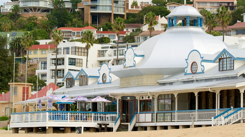 Santos Beach showing a beach bar, a coastal town and heritage architecture