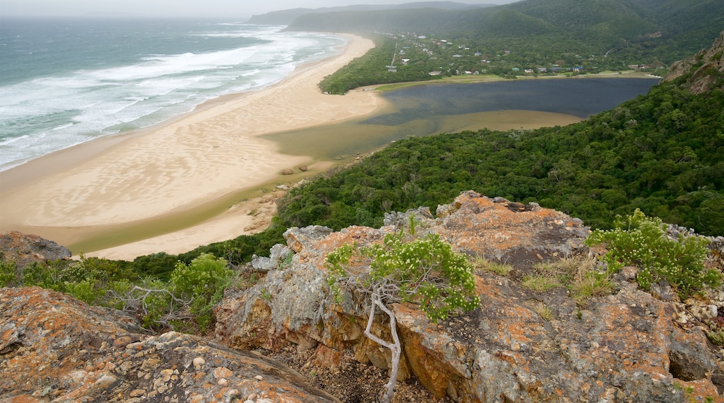 Strand von Nature\'s Valley welches beinhaltet allgemeine Küstenansicht, Landschaften und Sandstrand