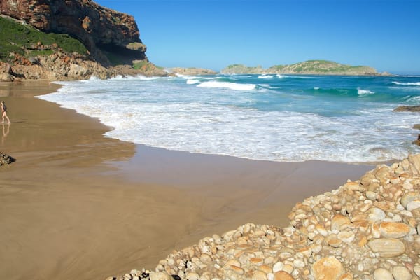 Robberg Nature Reserve mettant en vedette plage, cĂŽte rocheuse et vues littorales