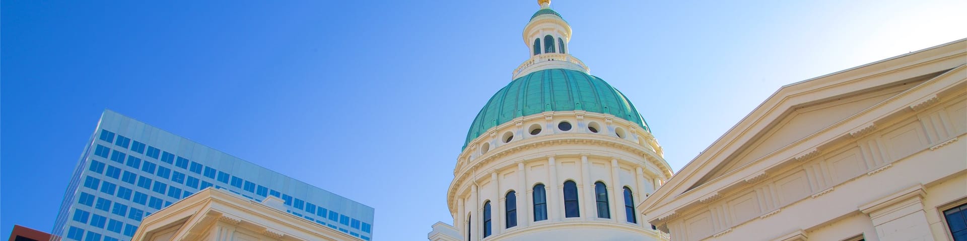 Old Courthouse featuring a city and heritage architecture