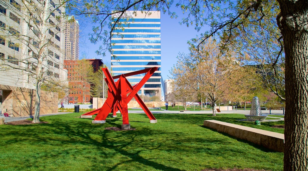 Citygarden showing outdoor art, a city and a park