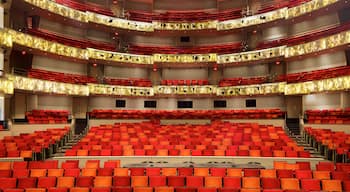 Kauffman Center for the Performing Arts mostrando cenas de teatro e vistas internas