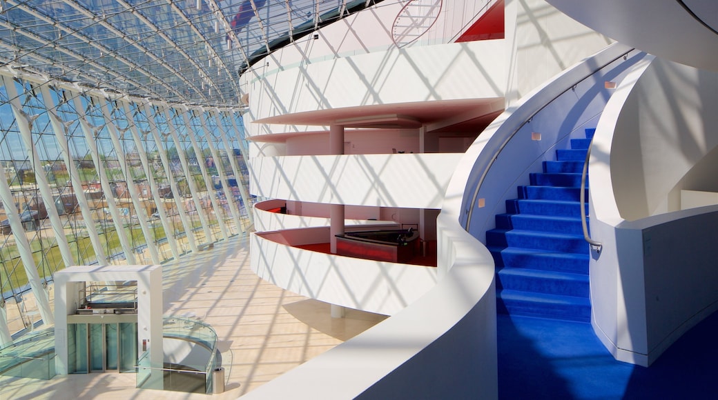 Kauffman Center for the Performing Arts som visar modern arkitektur och interiörer