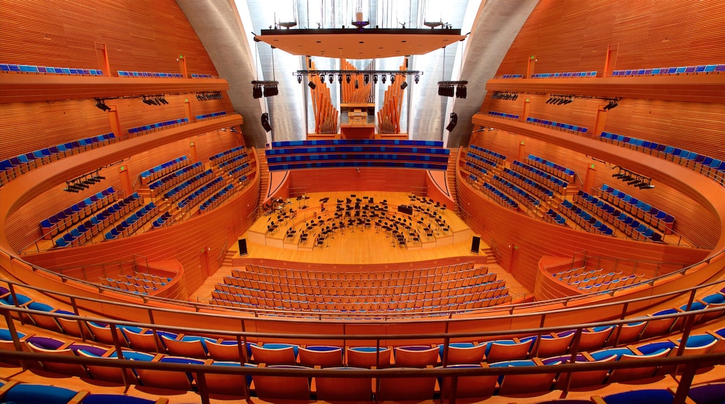 Kauffman Center for the Performing Arts welches beinhaltet Innenansichten, Theater und moderne Architektur