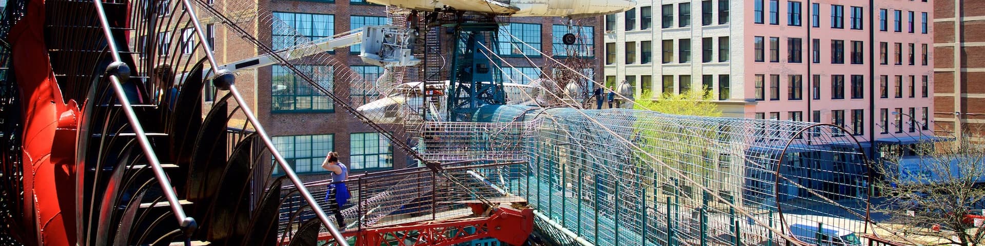 City Museum featuring a city as well as children