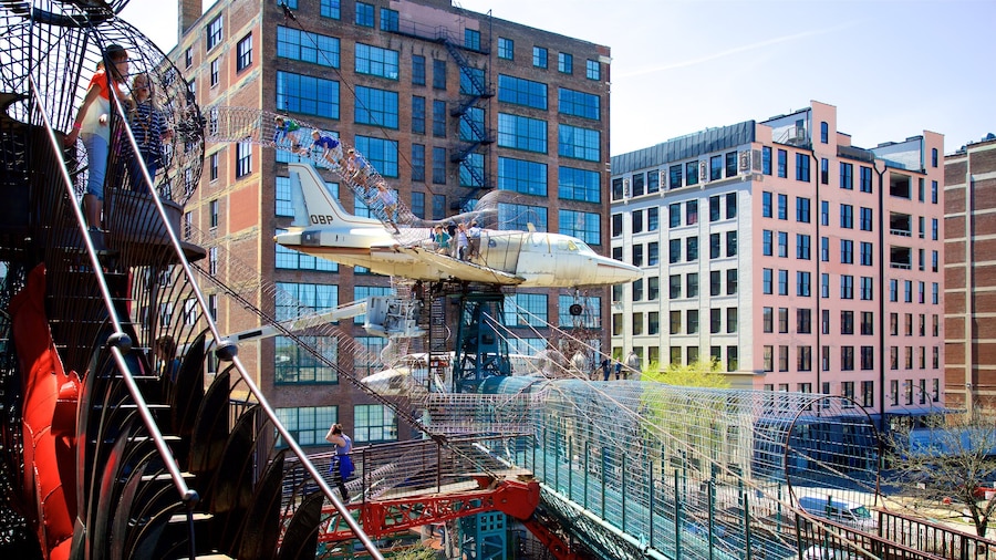 City Museum caracterizando uma cidade assim como crianças
