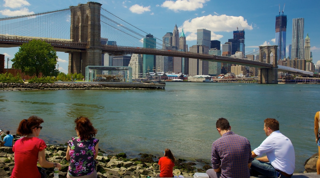 Brooklyn showing a bay or harbour, heritage architecture and a bridge