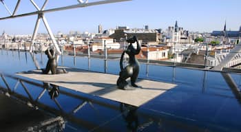 hotel famille paris tour eiffel Centre national d\'art et de culture Georges-Pompidou montrant ville et art