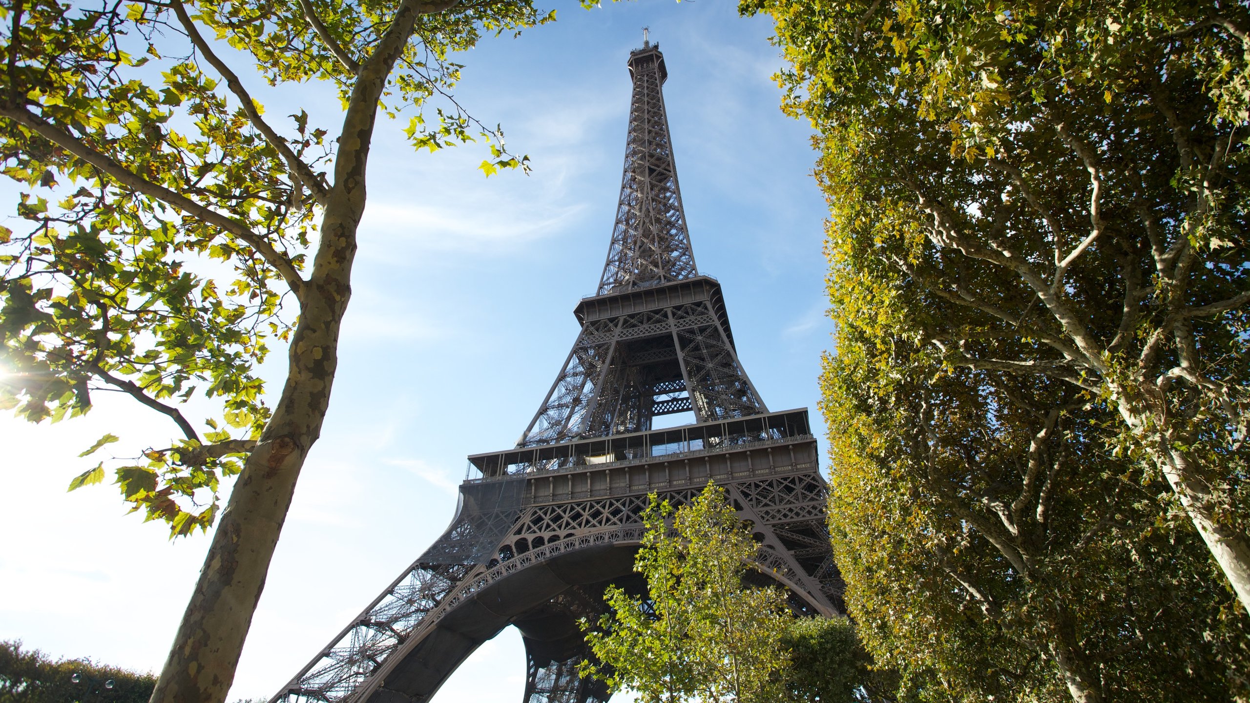 Tour Eiffel montrant monument, patrimoine architectural et ville