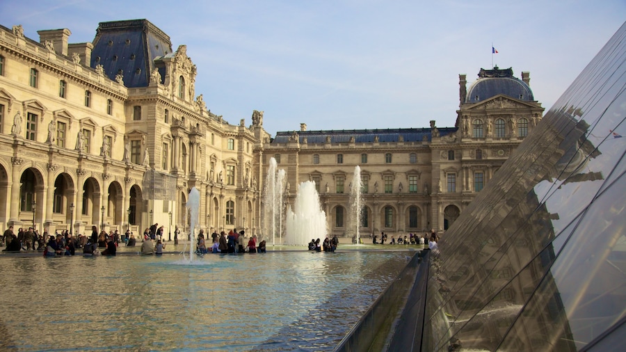 Ile-de-France which includes a city, a castle and a fountain